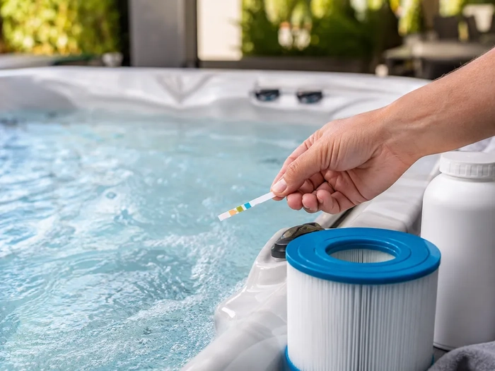 La vérification et la maintenance des différents produits dans un spa