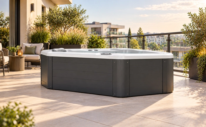 Le Spas compact de la gamme Aventine installé sur un balcon